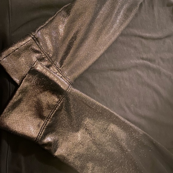 Gap Fit long sleeve, size M. - Picture 2 of 2